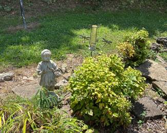 Lawn and garden accessories