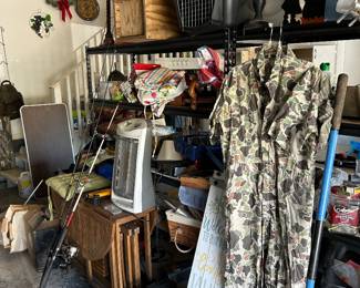 Garage items, animal carriers 
