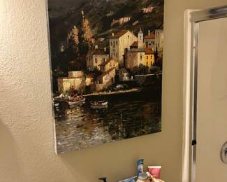 Canvas art, toiletries 