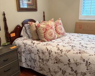 Queen bed, bedding, accent pillows