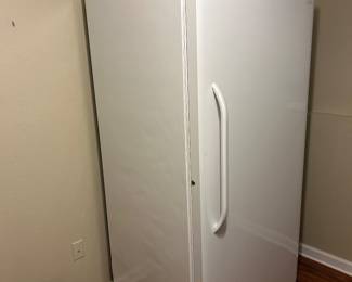 Upright deep freeze