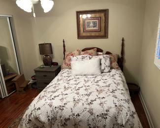 Queen bed, linens, comforter 