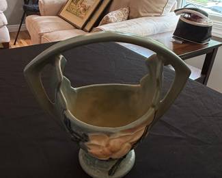 Roseville Magnolia Basket 383-7