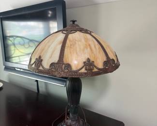 Vintage Caramel Slag Glass Table Lamp with Urn Motif