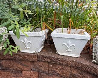 Fleur-de-Lis Square Concrete Planters