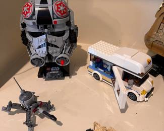 LEGO Star Wars AT-AT Driver Helmet (75429), City Holiday Camper Van (60283), Dwarf Spider Droid, Battle Droids