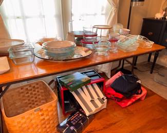Kitchenware, Serving dishes, bowls, organizers, baskets, insulated bags
