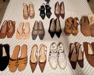 Beautiful Women's Shoes (Size 7.5)