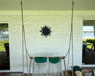 Wood & rope swing w/head cushions