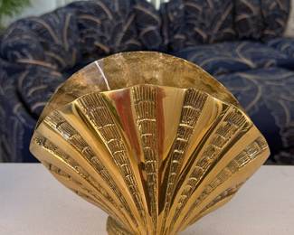 Brass scallop planter w/starfish base