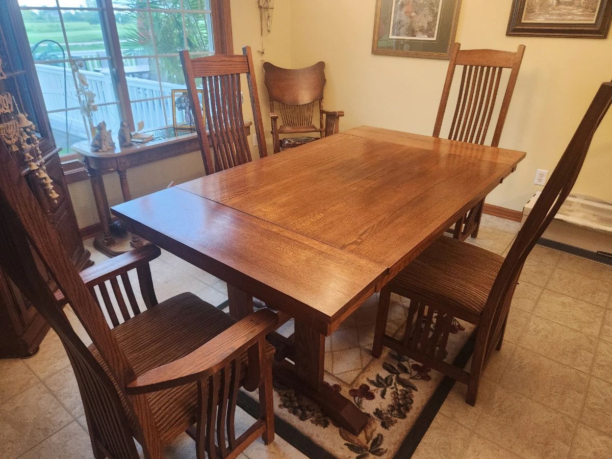 Mission style dining table with 2 leaves and 4 chairs