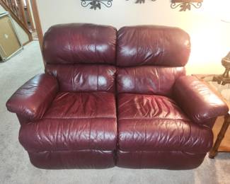 Reclining loveseat 
