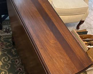 Drop leaf table