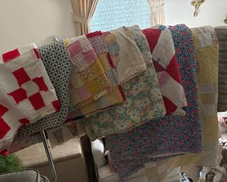 Lots of quilts, quilt toppers 
