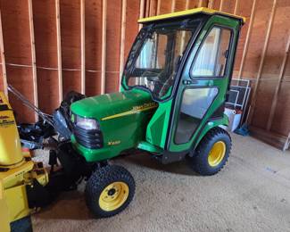 JD X585 Garden Tractor w/ Cab & Blower DE18720