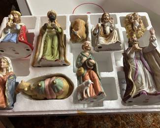 "The Bethlehem Collection – Spirit of Bethlehem" nativity set (model #05374) produced by Geo. Z. Lefton 1985 with additional figures and crèche