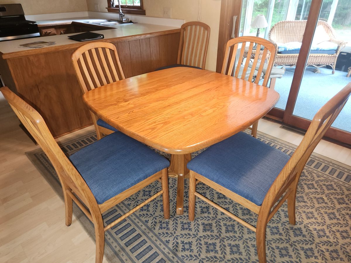 Dining table and 6 chairs