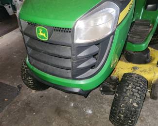John Deere E110 lawn tractor
