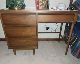 MCM desk