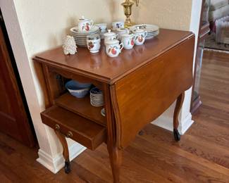 Drop leaf serving cart on wheels with pullout tray