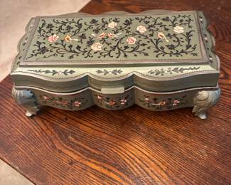 Fred Zimbalist Music Box playing Thornes movement