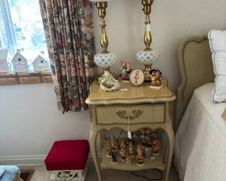 Matching night stand with vintage lamps,