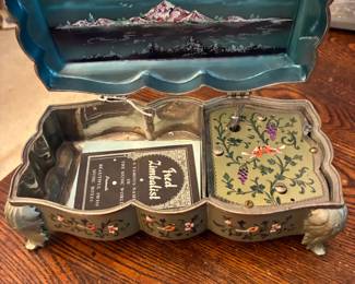 Fred Zimbalist Music Box interior