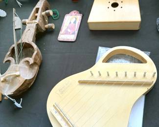 First Act lap harp, Vintage kalimba