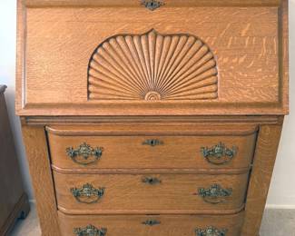 Secretary dresser
