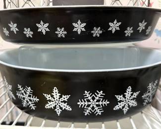 Vintage Pyrex snowflake casserole dishes