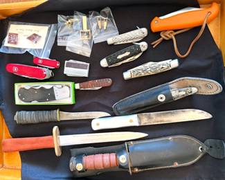 Pocket + hunting knives
