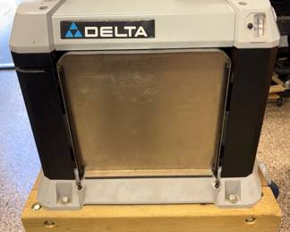 Delta Model 22-580 Finishing Planer