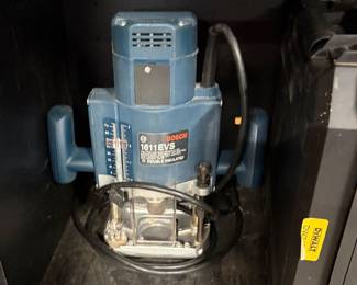 Heavy-Duty Bosch Electronic Plunge Router