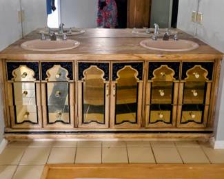 Elegant Vintage Vanity