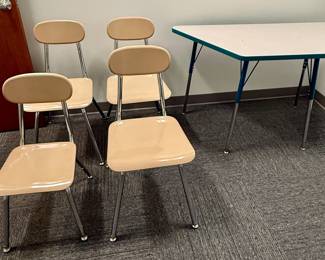 Eye-exam Room Set of 4 Chairs and Table