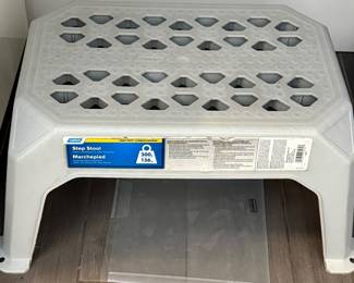 Buy it Now $15.00 Camco Step Stool (400 lb Capacity)