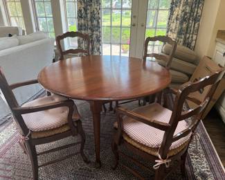 Stunning, French country table w/4 rush seat chairs