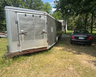 Enclosed trailer