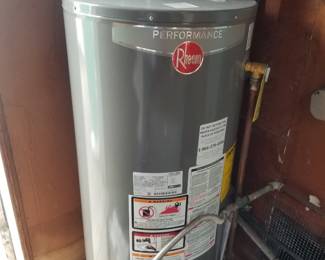Rheen GAS 40-gallon hot water heater mfg. 5/19/23