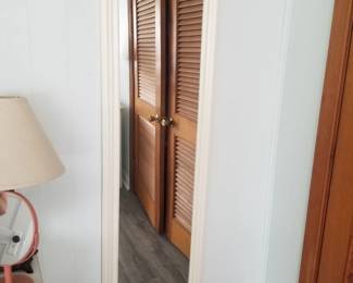 Wall mirror