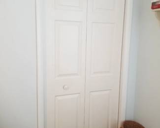 6-panel bi-fold doors