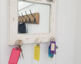 Mirrored key rack