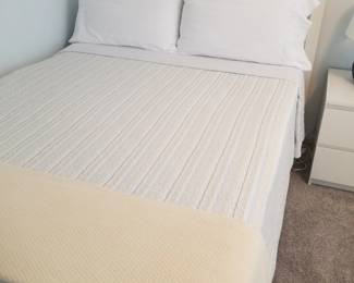 Full/double bed