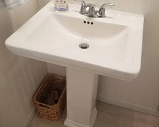 Pedestal sink