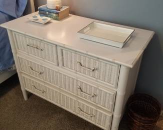 4-drawer dresser matches nightstand