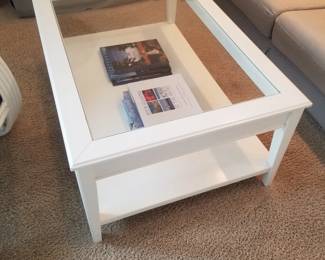 Glass top coffee table matches end tables