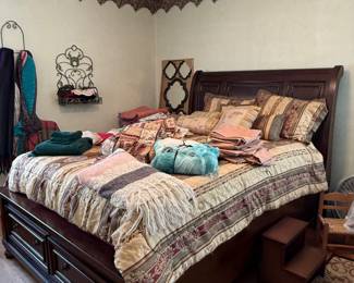 Queen sleigh bed