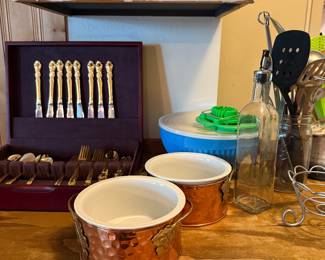 Lots of kitchen goodies!