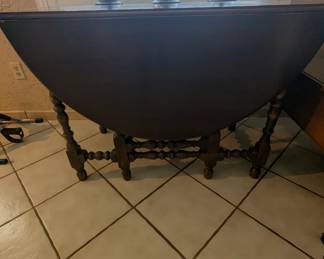 Vintage Gate Leg drop leaf table