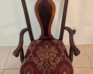 Beautiful Mahogany Dining Table with 8 Chairs! Its so beautiful!!